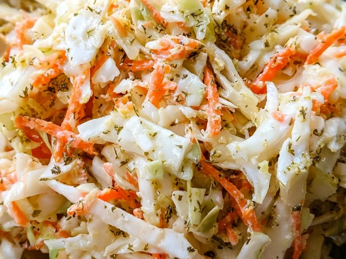 Southern Sweet Vinegar Coleslaw: A Zesty Summer Side - Image 1
