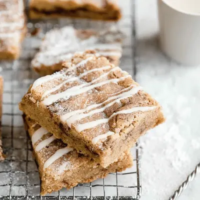 Cinnamon Roll Blondies Recipe: Sweet, Gooey, and Irresistible