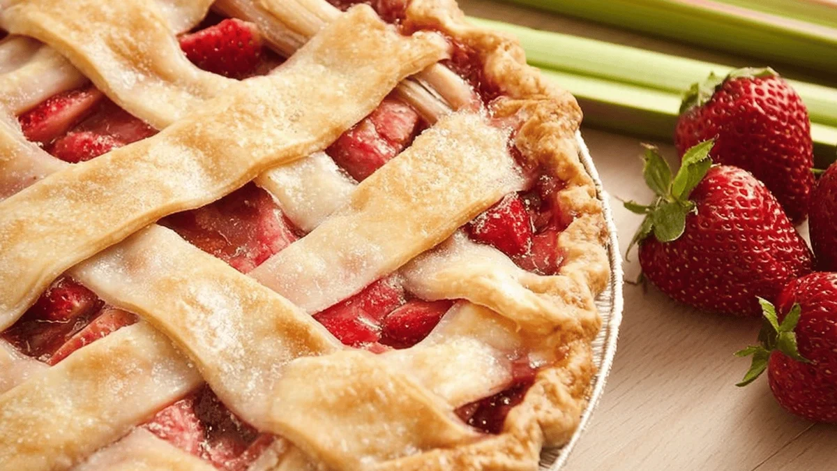 Classic Strawberry Rhubarb Pie Recipe