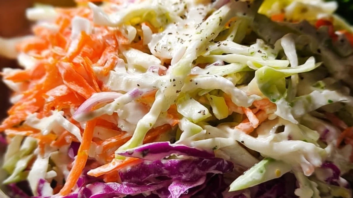 Creamy Healthy Greek Yogurt Coleslaw: No Mayo!