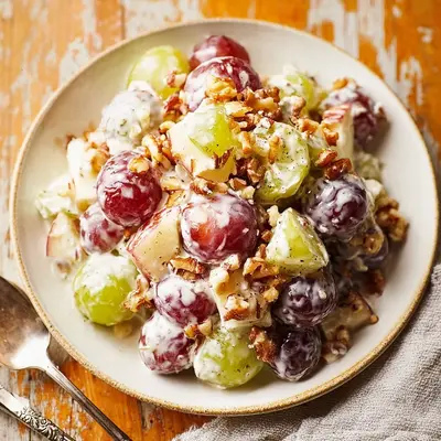 Creamy Vanilla Grape Apple Salad: A Refreshing Bowl