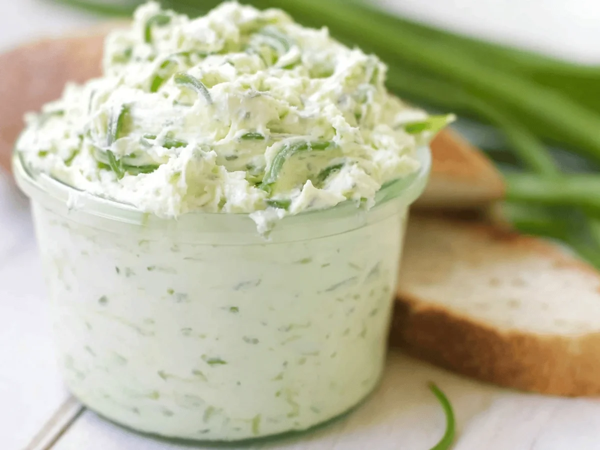 Garlic Scape Butter Recipe: A Flavorful, Versatile Spread - Featured Image