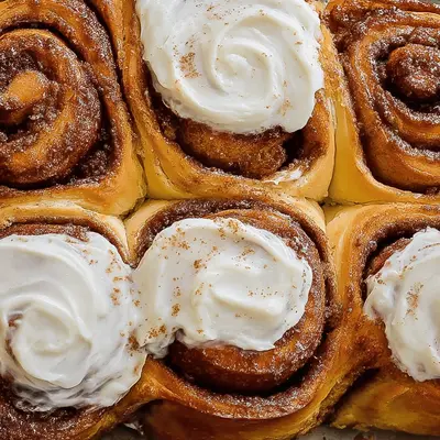 Giant Cinnamon Rolls Recipe: Soft, Sweet & Irresistable