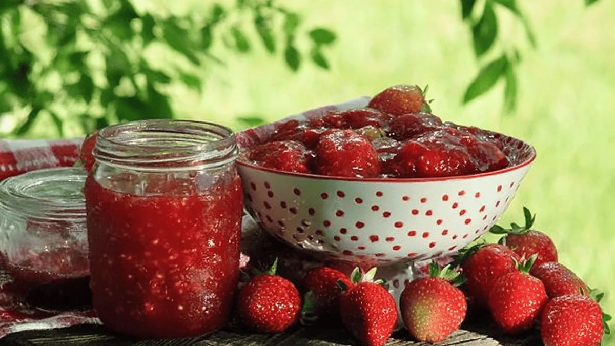Homemade Strawberry Rhubarb Sauce Recipe