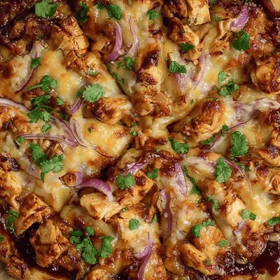 Irresistibly Easy BBQ Chicken Pizza Recipe