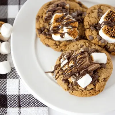 Irresistibly Gooey S'mores Crumbl Cookies Recipe
