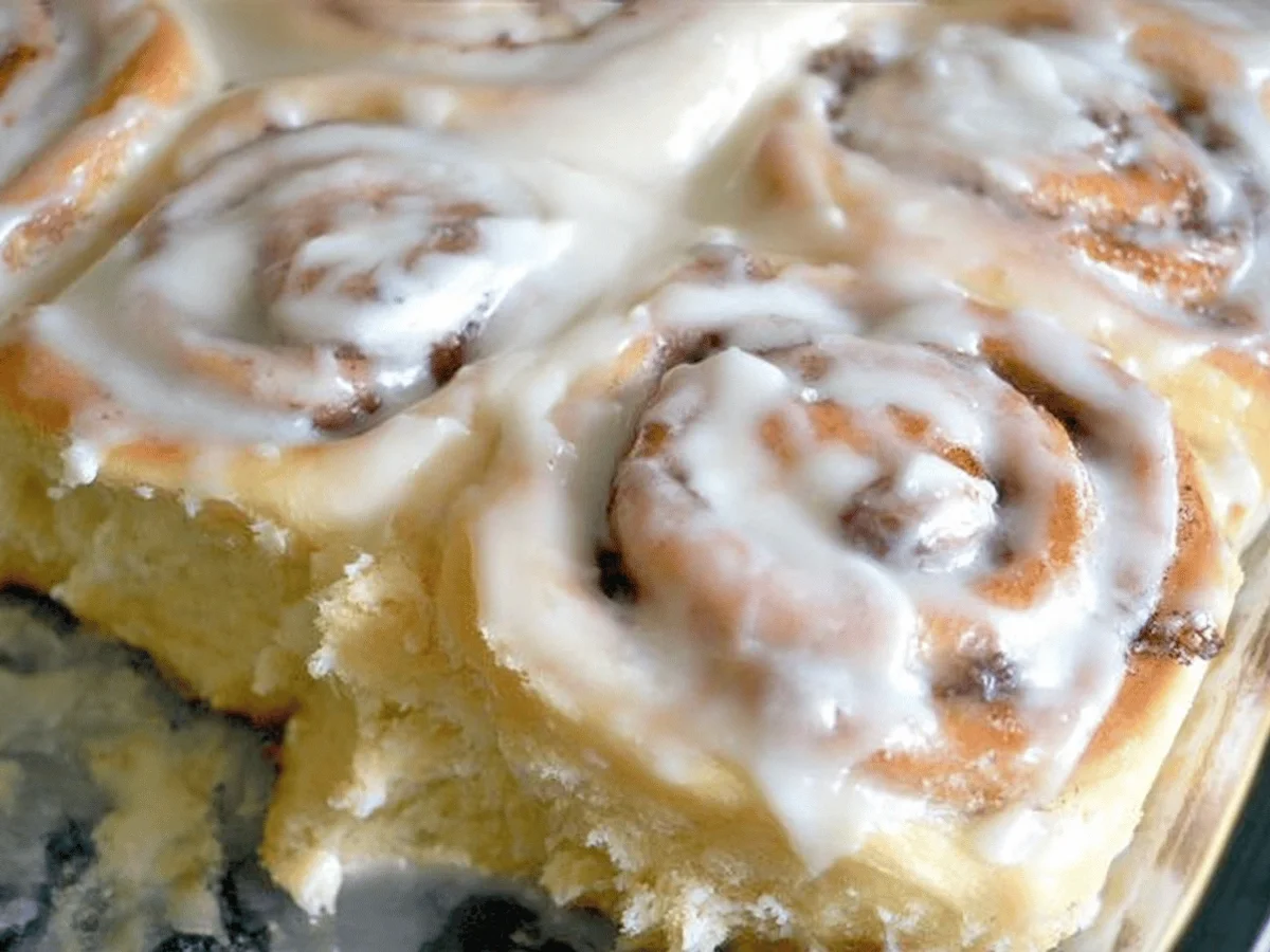Overnight Cinnamon Rolls Recipe: Fluffy and Delicious - Featured Image