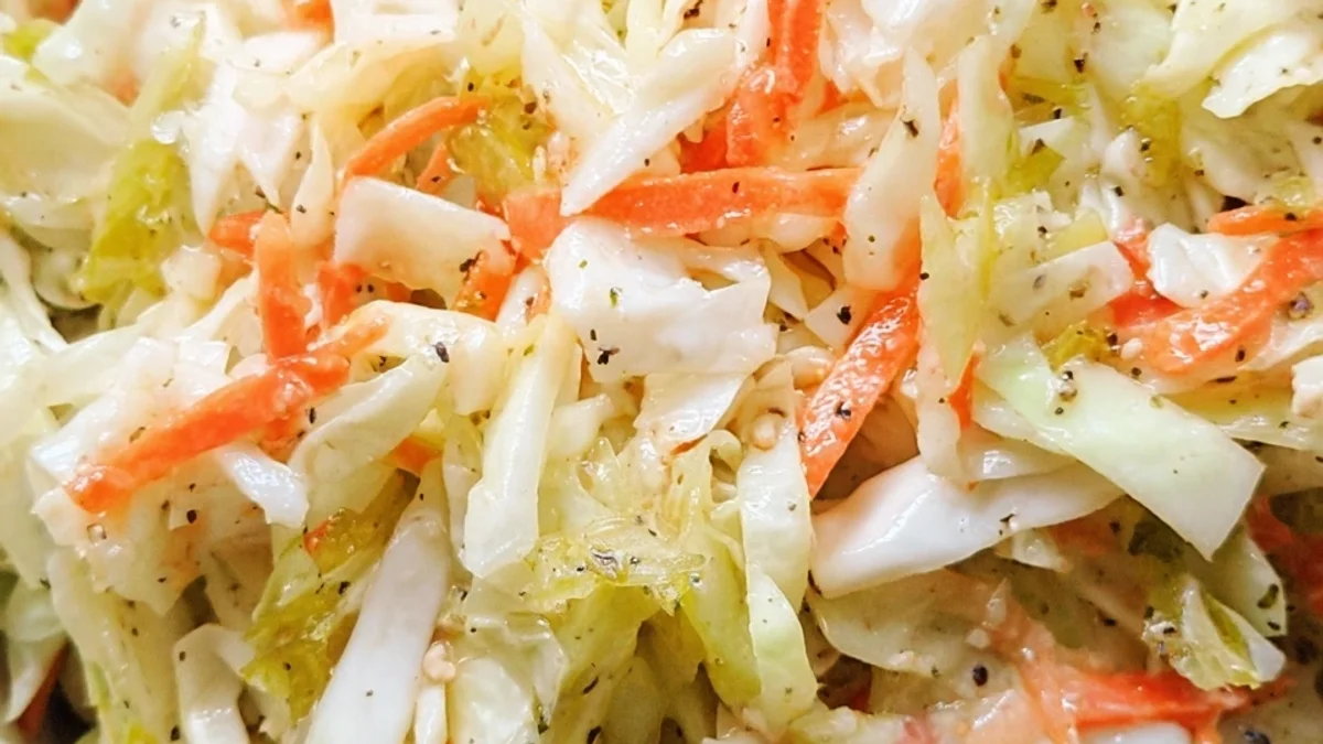 Southern Sweet Vinegar Coleslaw: A Zesty Summer Side