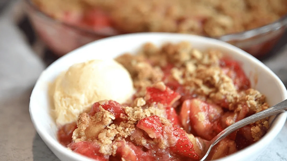The Best Strawberry Rhubarb Crisp Recipe