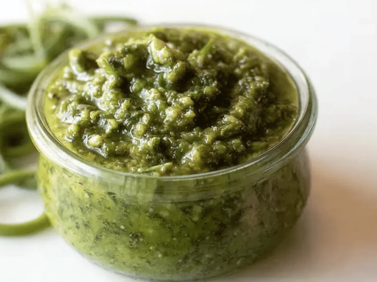 Walnut Garlic Scape Pesto Recipe: Simple & Delicious - Featured Image